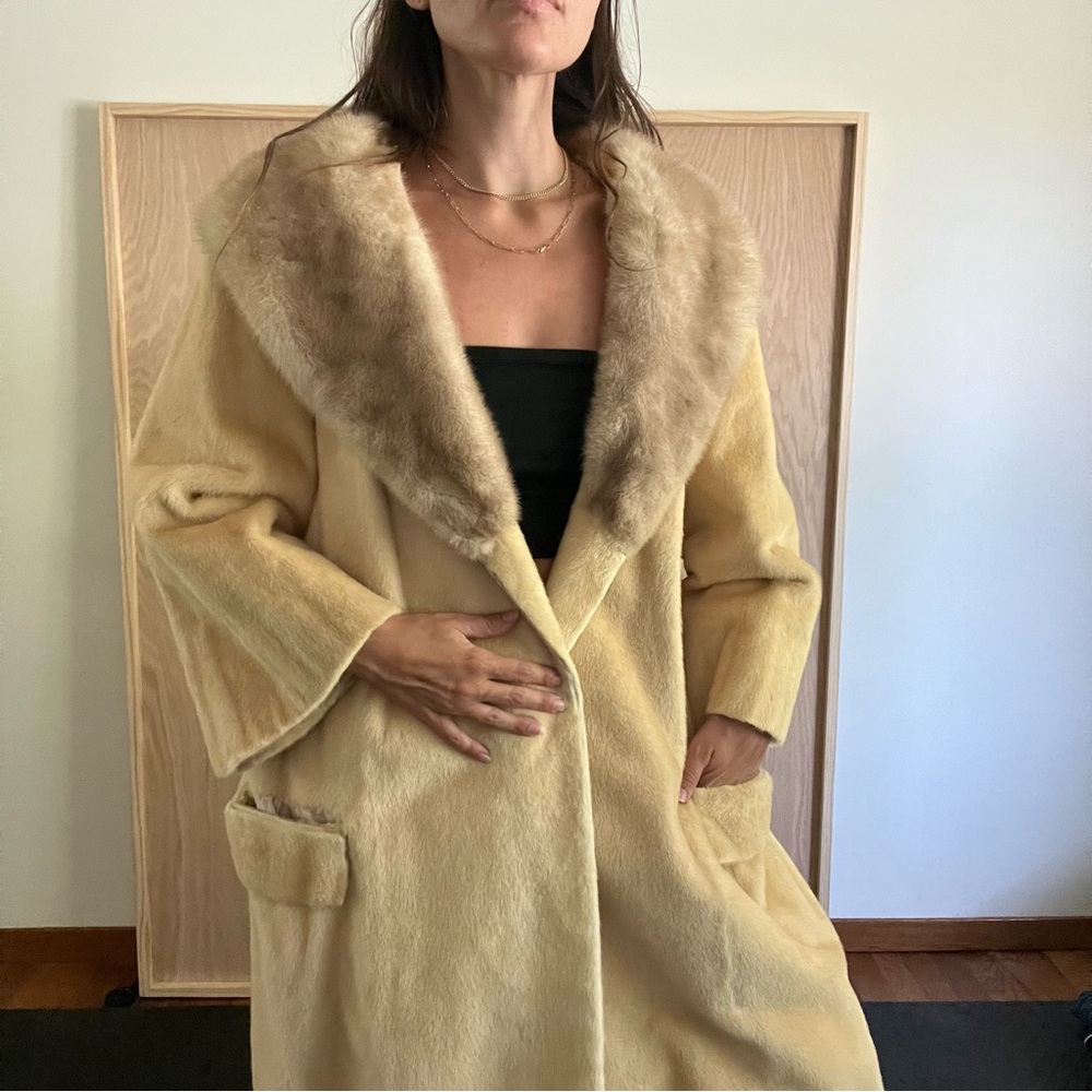 Elegant Cream Fur-Trimmed Vintage Coat